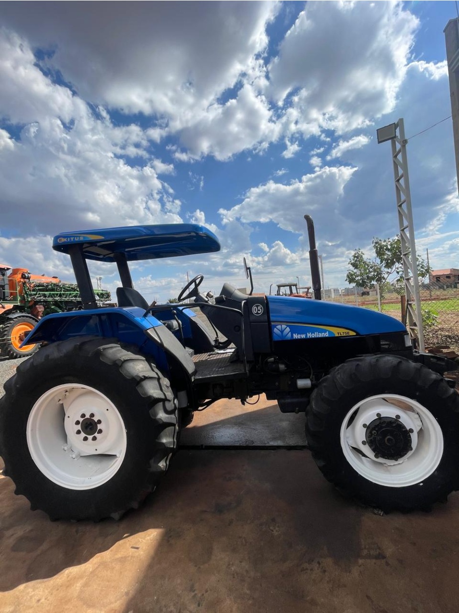 Trator New Holland TL 75E ano 2010