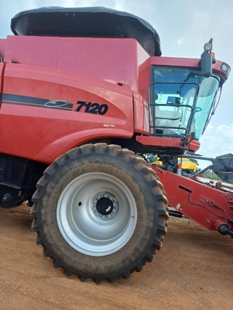 Colheitadeira Case Axial-Flow 7120 ano 2013 - Axial-Flow 7120 - Máquinas Agrícolas