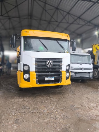 Caminhão Volkswagen 24.280 CRM 6X2 ano 2013
