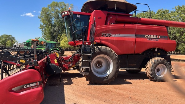 Colheitadeira Case Axial – Flow 7130 ano 2017 - Axial – Flow 7130 - Máquinas Agrícolas