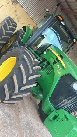 Trator John Deere 7230 ano 2023