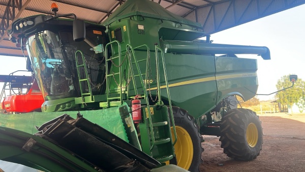 Colheitadeira John Deere S550 ano 2019 - S550 - Máquinas Agrícolas