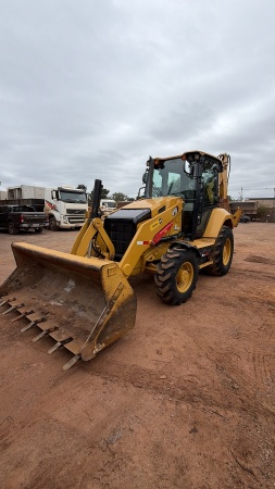 Retroescavadeira Caterpillar 416 ano 2024