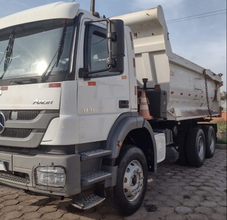 Caminhão Mercedes Benz Axor 3131 ano 2014 - Axor 3131 - Caminhões e Carretas