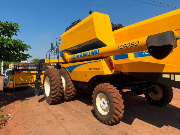 Colheitadeira New Holland TC 5090 ano 2014 - TC 5090 - Máquinas Agrícolas