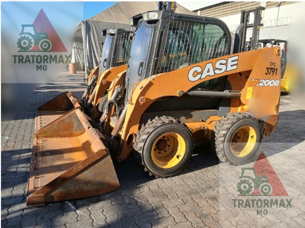 Mini Carregadeira Case SR200B ano 2023