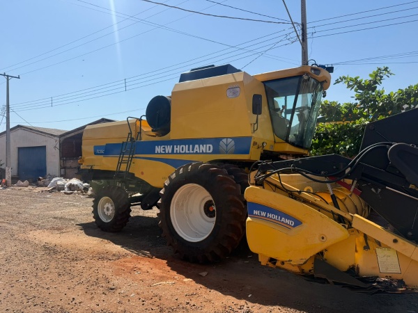 Colheitadeira New Holland TC 5090   ano 2014
