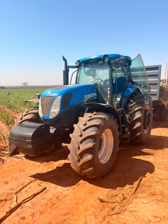 Trator New Holland T7.260 ano 2015 - T7.260 - Máquinas Agrícolas