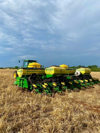 Plantadeira John Deere 2122 ccs ano 2017 - 2122 ccs - Implementos para Plantio