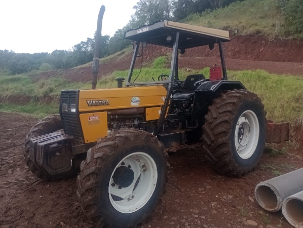 Trator Valtra 785 A4 ano 2006 - 785 A4 - Máquinas Agrícolas