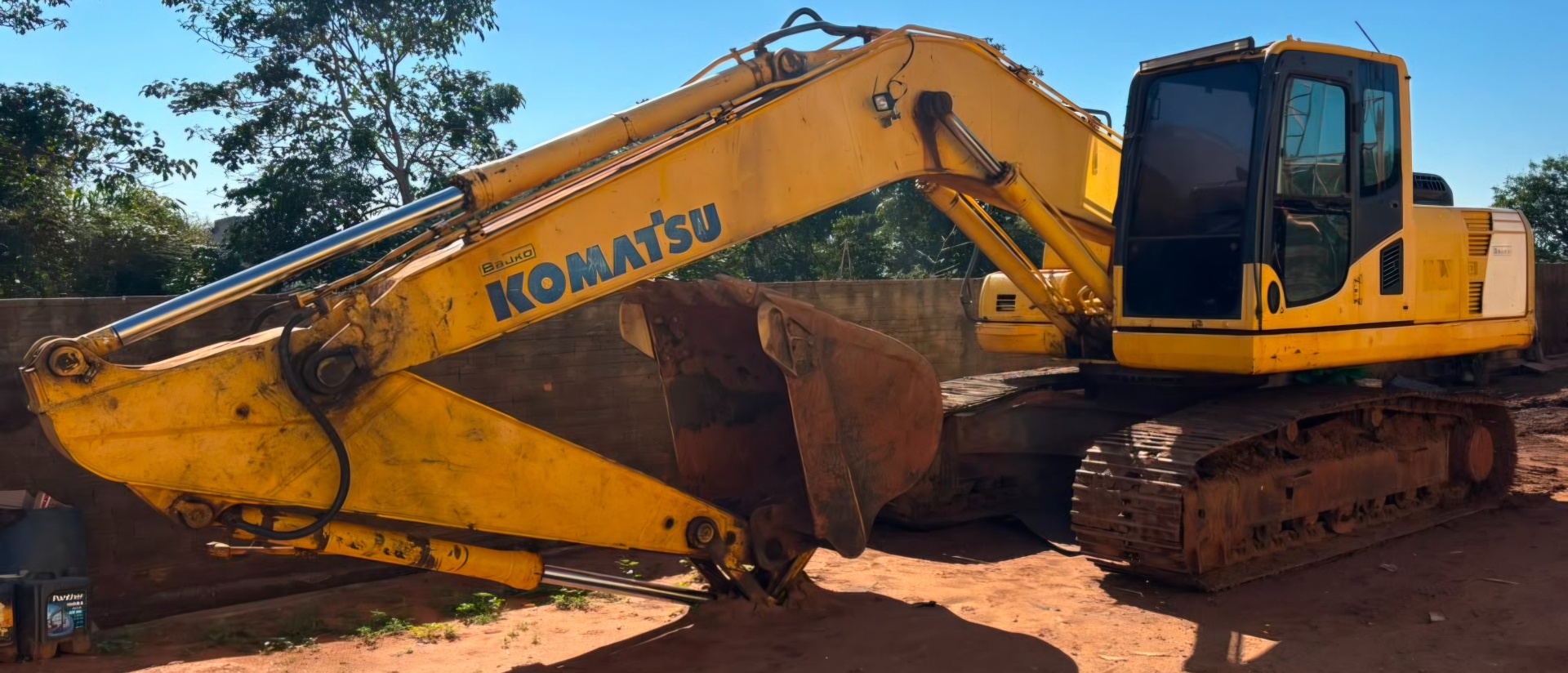 Escavadeira Komatsu PC200 ano 2014