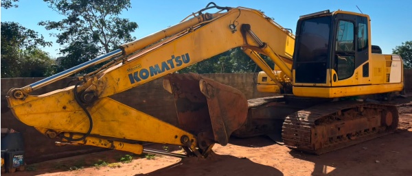 Escavadeira Komatsu PC200 ano 2014 - PC200 - Máquinas de Linha Amarela