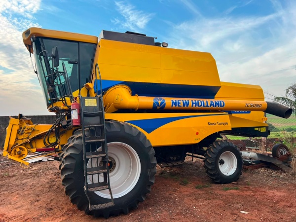 Colheitadeira New Holland TC 5090 ano 2014 - TC 5090 - Máquinas Agrícolas