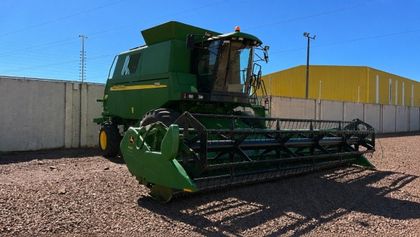Colheitadeira John Deere 1550 ano 2007 - 1550 - Máquinas Agrícolas