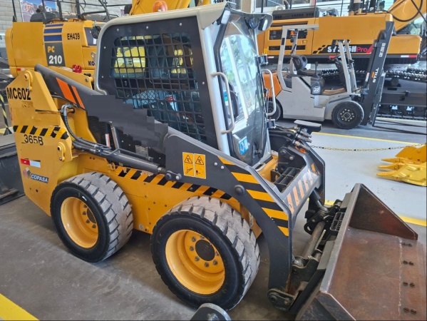 Mini Carregadeira Liugong 365B ano 2025