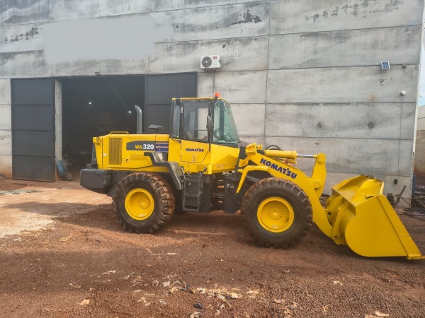 Pá Carregadeira Komatsu WA320 ano 2023 - WA320 - Máquinas de Linha Amarela
