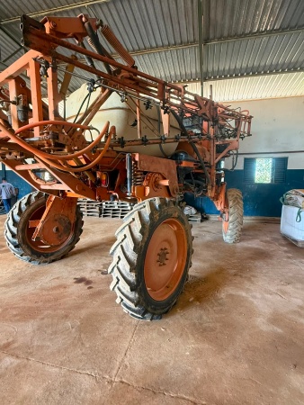 Pulverizador Autopropelido Jacto UNIPORT 2000 ano 2005 - UNIPORT 2000 - Máquinas Agrícolas