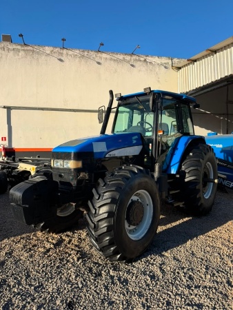 Trator New Holland TM135 Cabinado ano 2007 - TM135 Cabinado - Máquinas Agrícolas