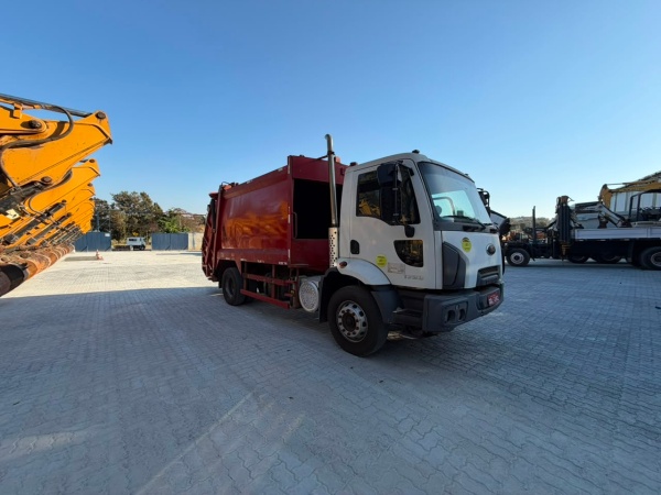 Caminhão Ford CARGO 1723 ano 2019