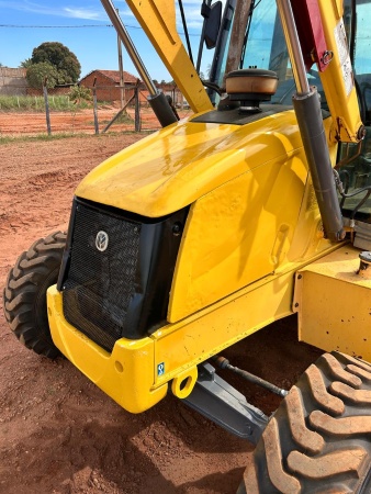 Retroescavadeira New Holland B95B