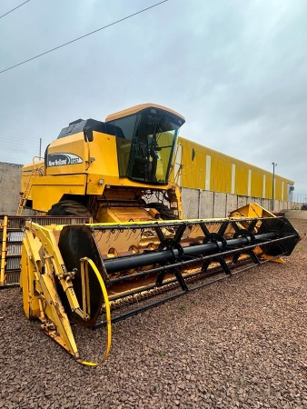 Colheitadeira New Holland TC 57 ano 2006
