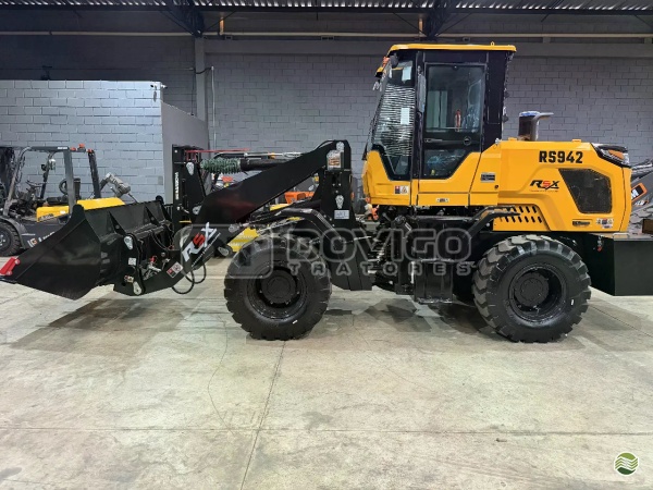Pá Carregadeira RSX RS942 ano 2027 - RS942 - Máquinas de Linha Amarela