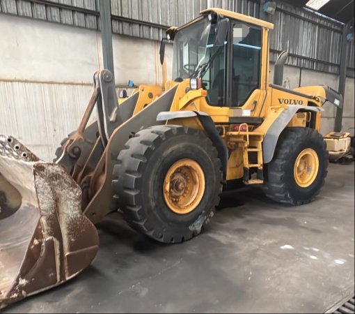 Pá Carregadeira Volvo L110F ano 2012 - L110F - Máquinas de Linha Amarela