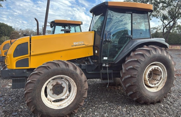 Trator Valtra BM125i ano 2014 - BM125i - Máquinas Agrícolas