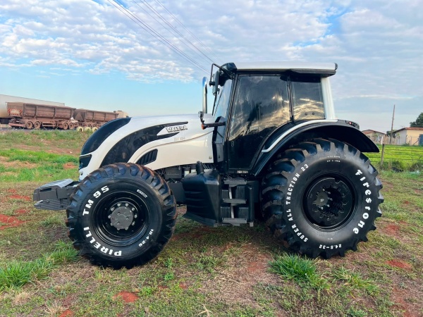 Trator Valtra BH 224 ano 2017 - BH 224 - Máquinas Agrícolas