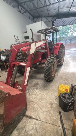 Trator Massey Ferguson MF 4275 ano 2018