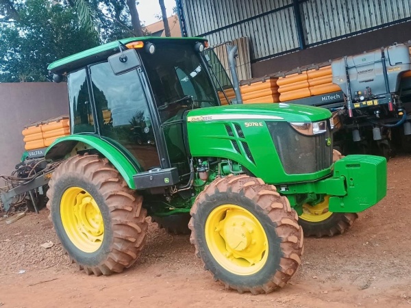 Trator John Deere 5078 E ano 2022 - 5078 E - Máquinas Agrícolas