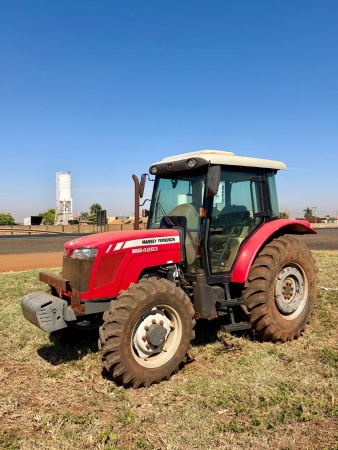 Trator Massey Ferguson MF 4283 ano 2015 - MF 4283 - Máquinas Agrícolas