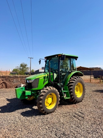 Trator John Deere 5080E ano 2022 - 5080E - Máquinas Agrícolas