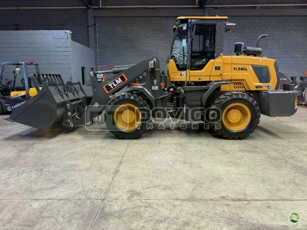Pá Carregadeira TLM TL946L ano 2027 - TL946L - Máquinas de Linha Amarela