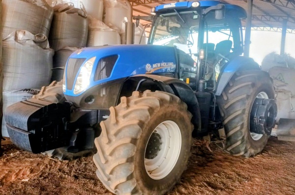 Trator New Holland T7.260 ano 2018 - T7.260 - Máquinas Agrícolas