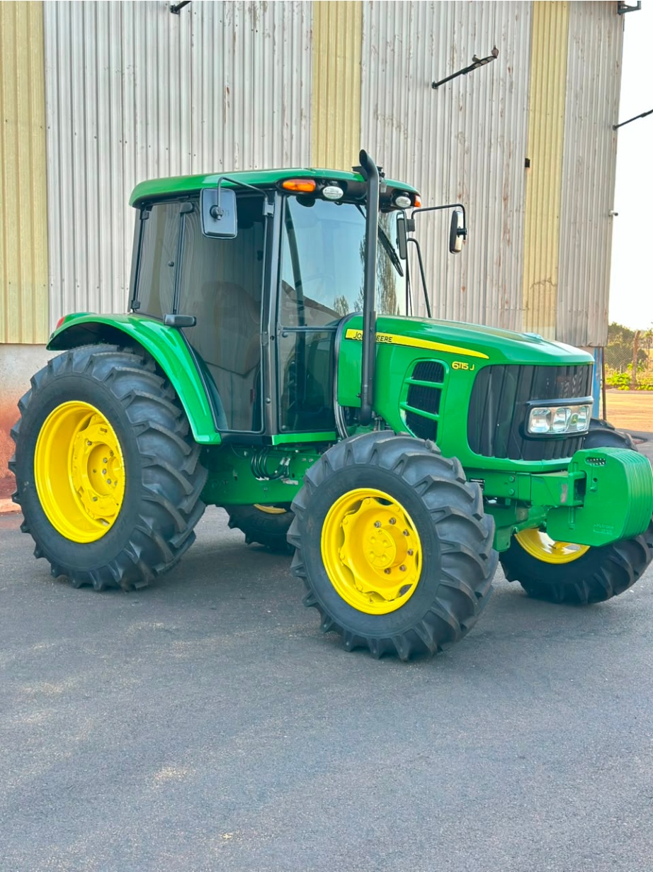 Trator John Deere 6115J ano 2023