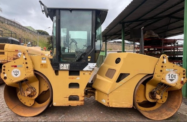 Rolo Compactador Caterpillar CB434D ano 2011 - CB434D - Pavimentação e Infraestrutura