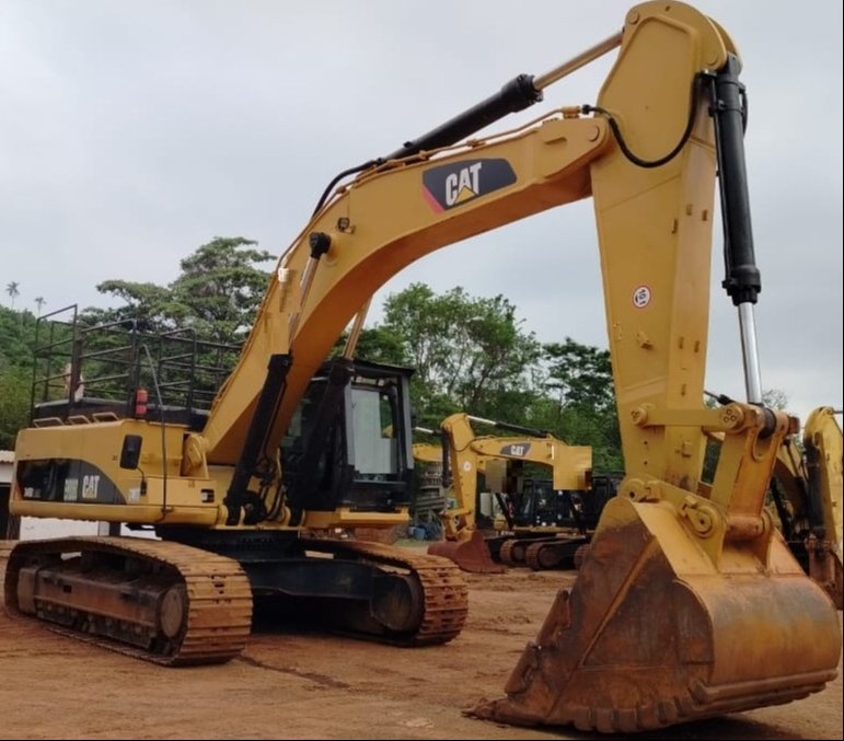 Escavadeira Caterpillar 349 ano 2012