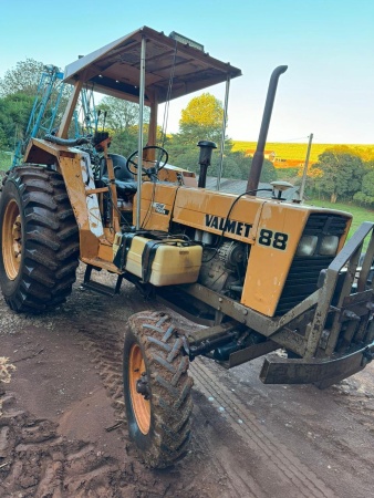 Trator Valmet 88 ano 1985