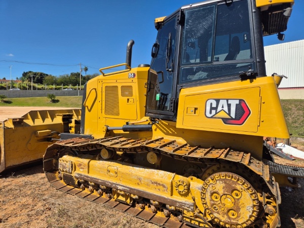 Trator de Esteira Caterpillar D4 ano 2022 - D4 - Máquinas de Linha Amarela