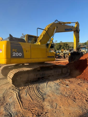 Escavadeira Komatsu PC200 ano 2013 - PC200 - Máquinas de Linha Amarela