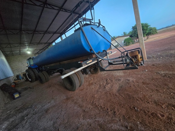 Carreta Agrícola Facchini Tanque d'água Facchini 12.500 litros ano 2008
