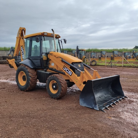 Retroescavadeira JCB 3C ano 2013