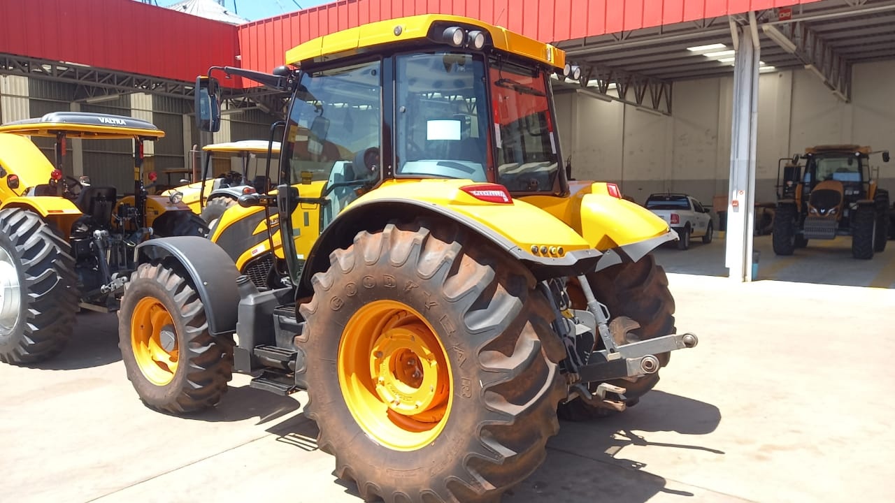 Trator Valtra A134 HiTech