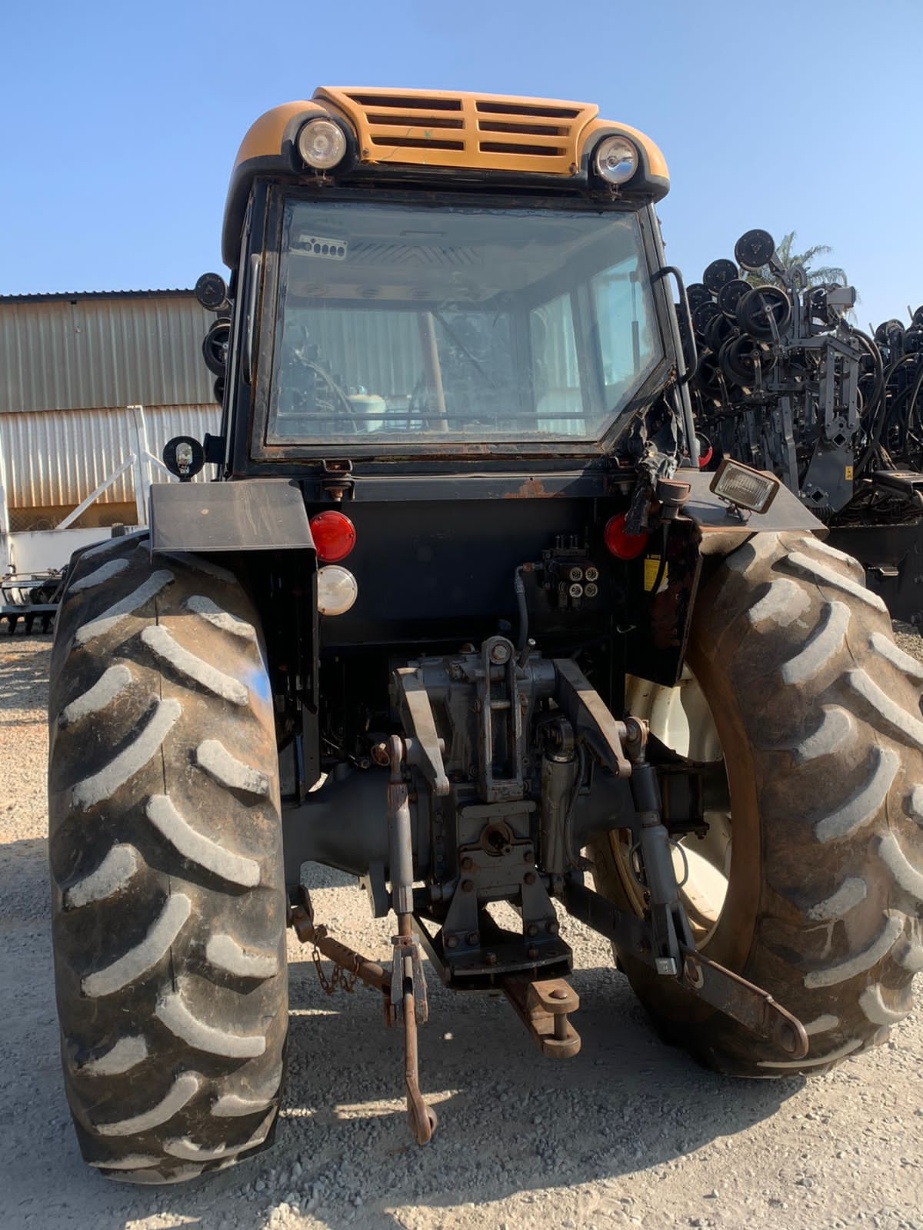Trator Valtra A 750  ano 2009
