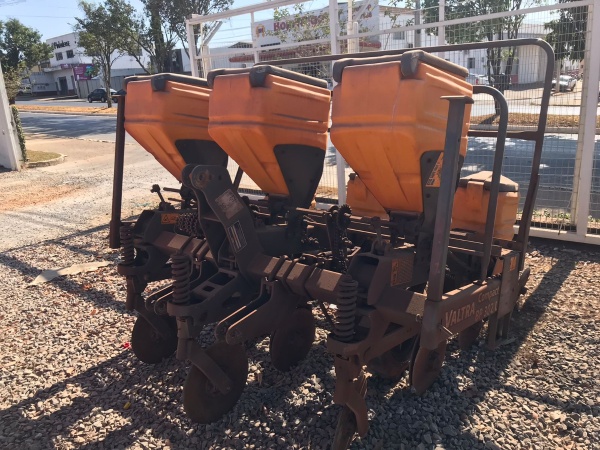 Plantadeira Valtra Compact BP302 - De 1 a 5 linhas ano 2018