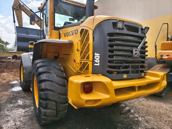 Pá Carregadeira Volvo L60F