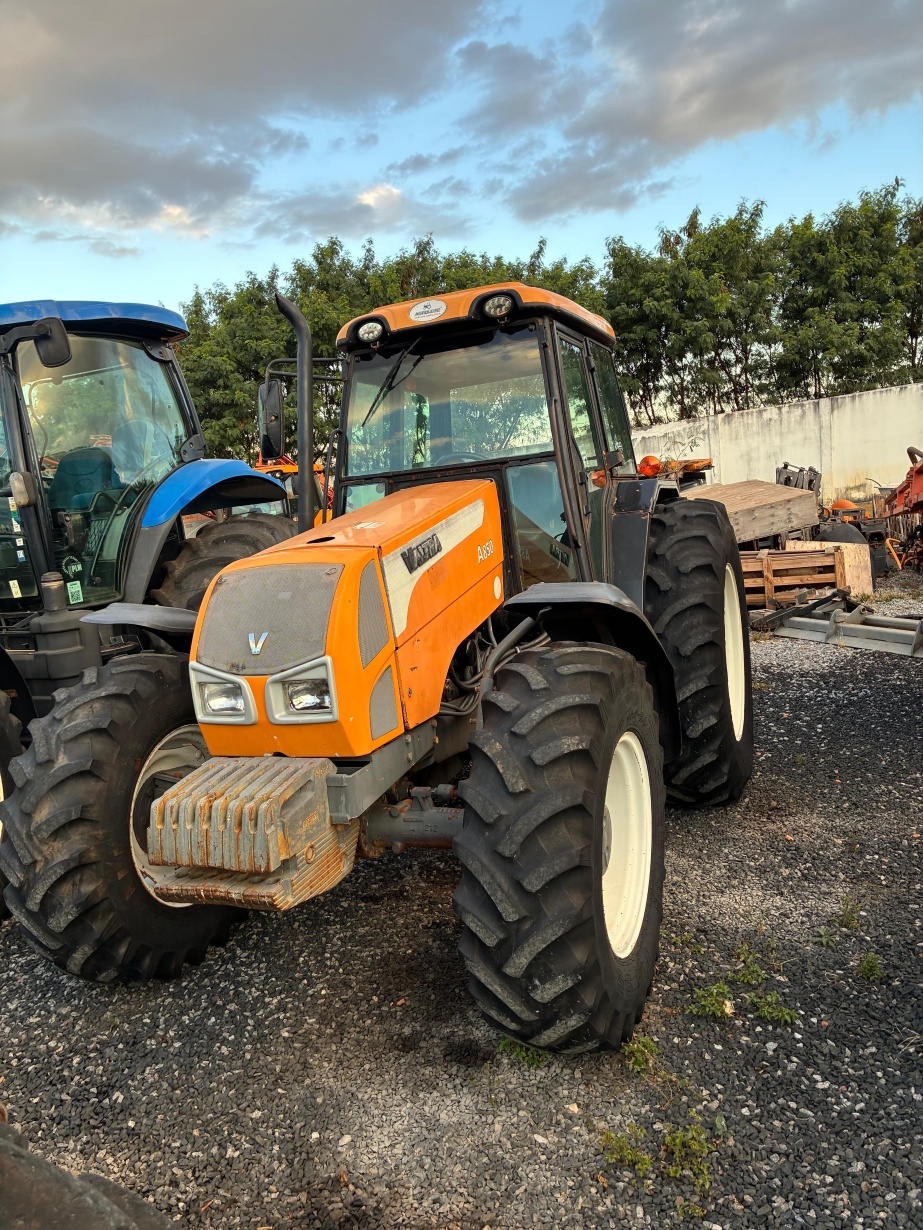 Trator Valtra A850 4x4 ano 2011