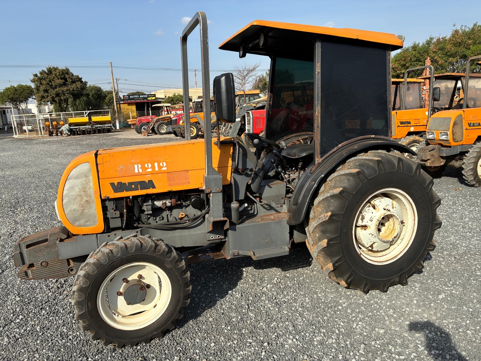 Trator Valtra BF75 ano 2012