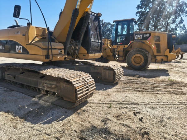 Escavadeira Caterpillar 320D